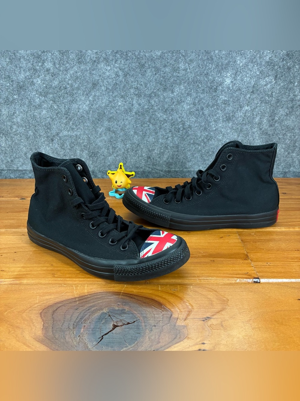 Converse Chuck Taylor All Star Size M7 / W9 Black Union Jack High Top Sneakers